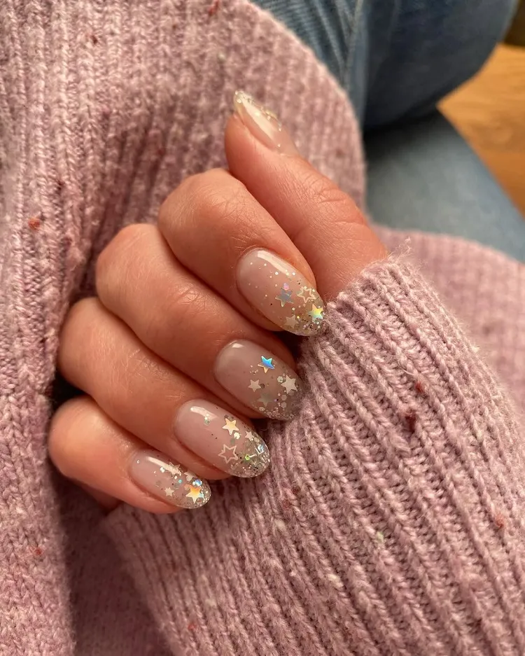 vernis à ongles scintillant avec des étoiles