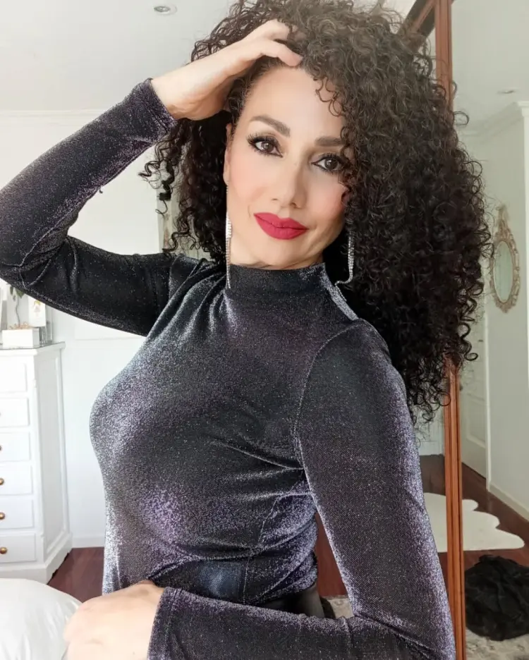 coiffure pour cheveux frisés femme 50 ans + begoconde12 instagram