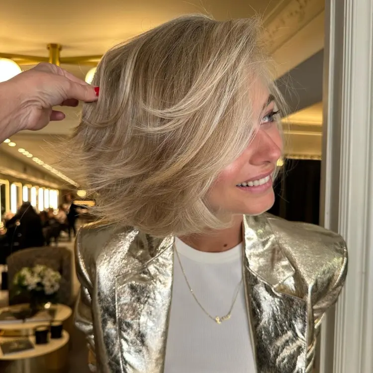 coupe carré court dégradé avec frange femme 40 ans 