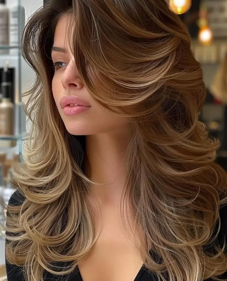 coupe courte avec frange pour femme de 60 ans 