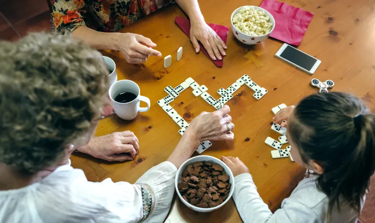 organiser une soirée de jeux en famille pour les grands parents et les petits enfants