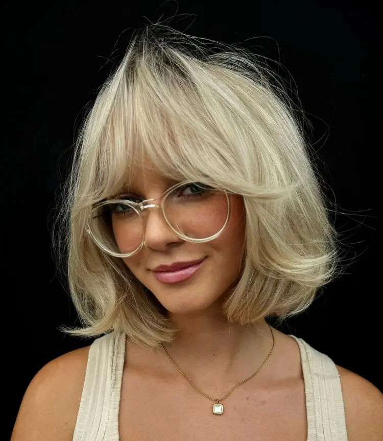 coupe courte asymétrique tendance pour visage rond