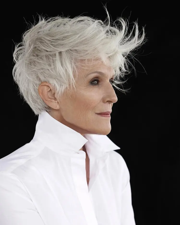 coupe de cheveux courte femme 60 ans 