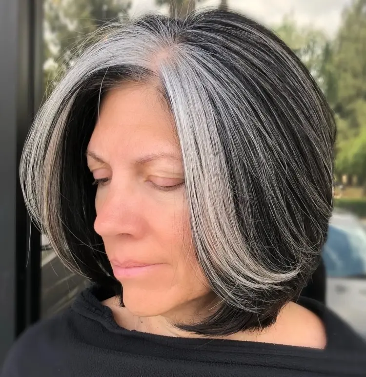 coupe de cheveux qui rajeunit femme tendance 50 ans