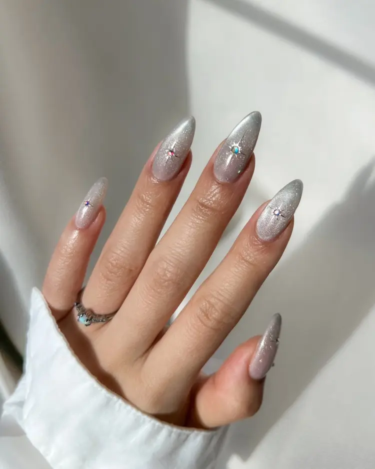 manucure avec décorations nail art moderne