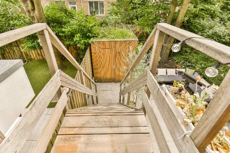 quelle est la pente idéale pour un escalier en bois extérieur