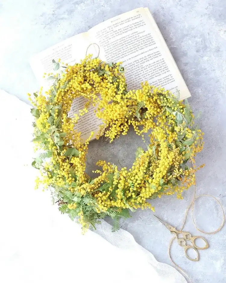 diy couronne de mimose en forme de coeur