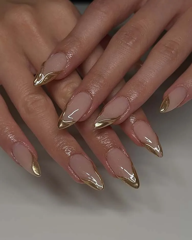 idée de nail art hiver 2025 à effet 3d subtil