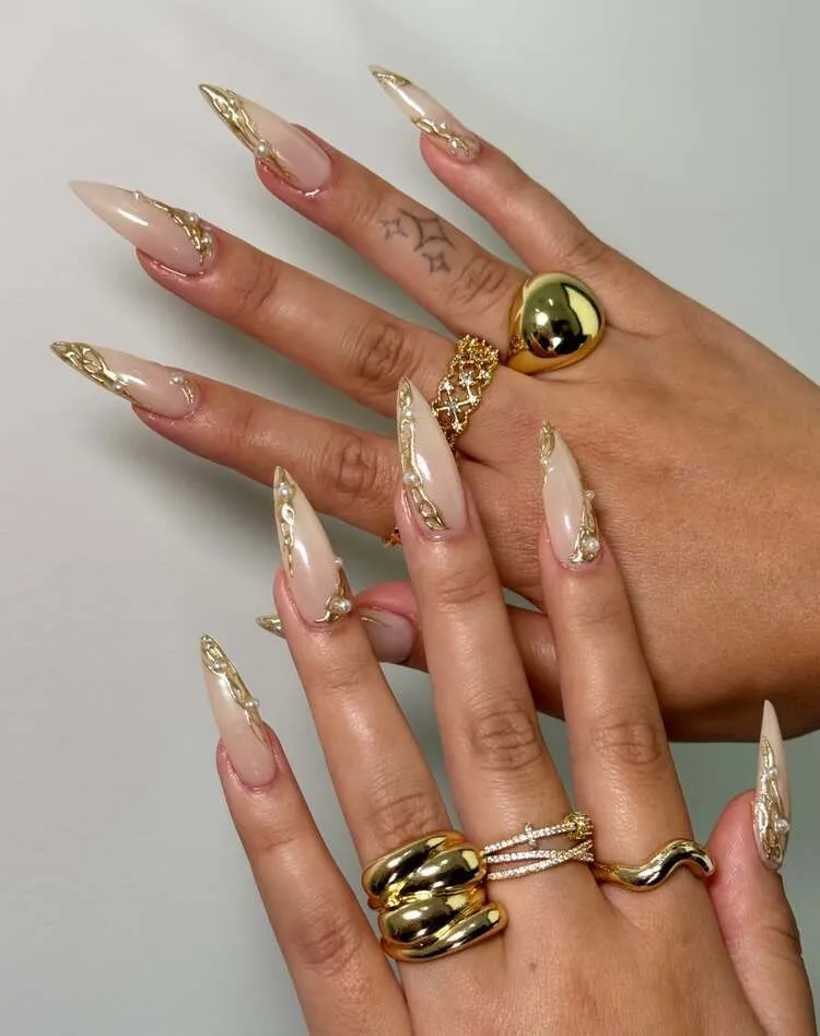 manucure gold drip nails pour les filles audacieuses