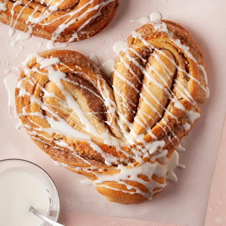 mini gâteaux en forme de cœur à la cannelle