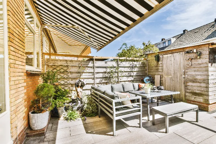 aménager une terrasse contre le vent