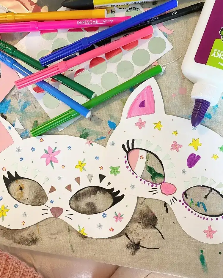 des masques de carnaval diy représentant des chats