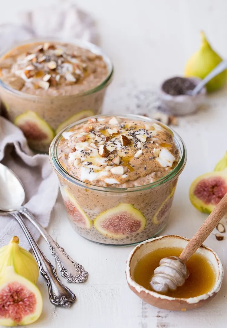 petit déjeuner avec graine de chia recette de parfaits aux figues chia et flocons d’avoine