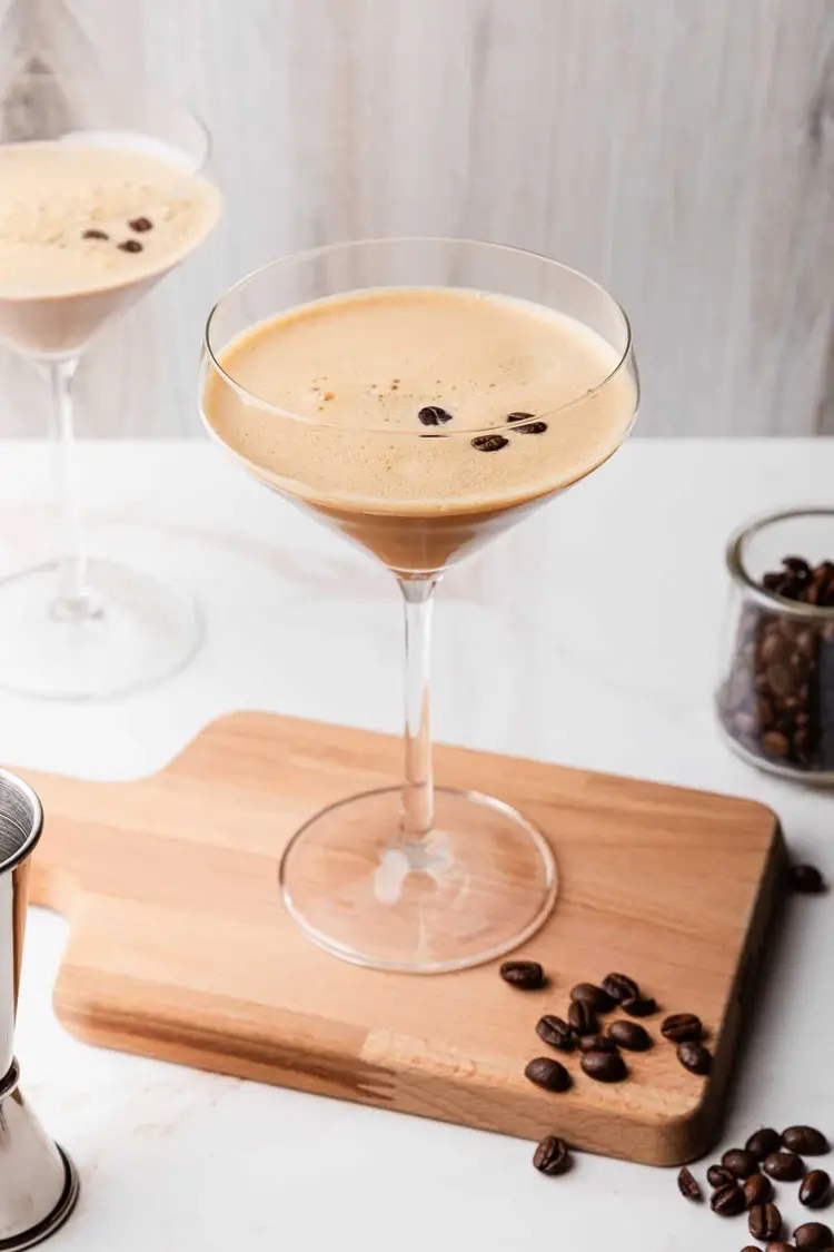 recette de cocktail aphrodisiaque, espresso martini au baileys