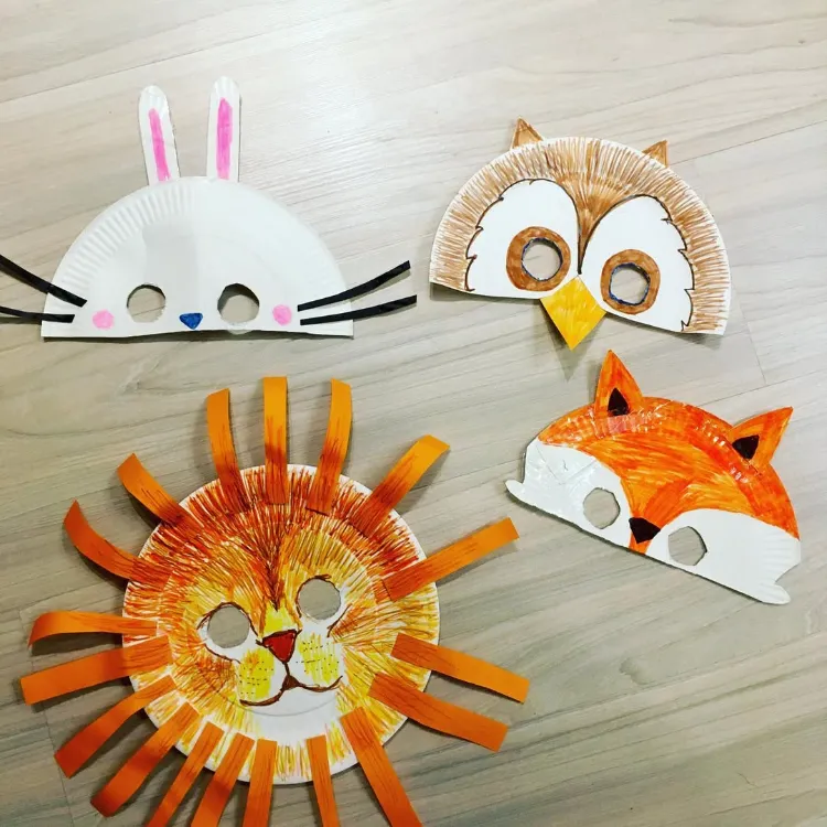 réutiliser les assiettes en papier pour faire des masques de carnaval ludiques pour les gosses