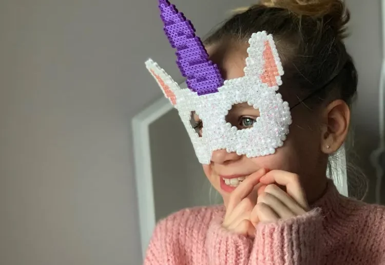un masque de carnaval licorne à faire soi même en perles à repasser