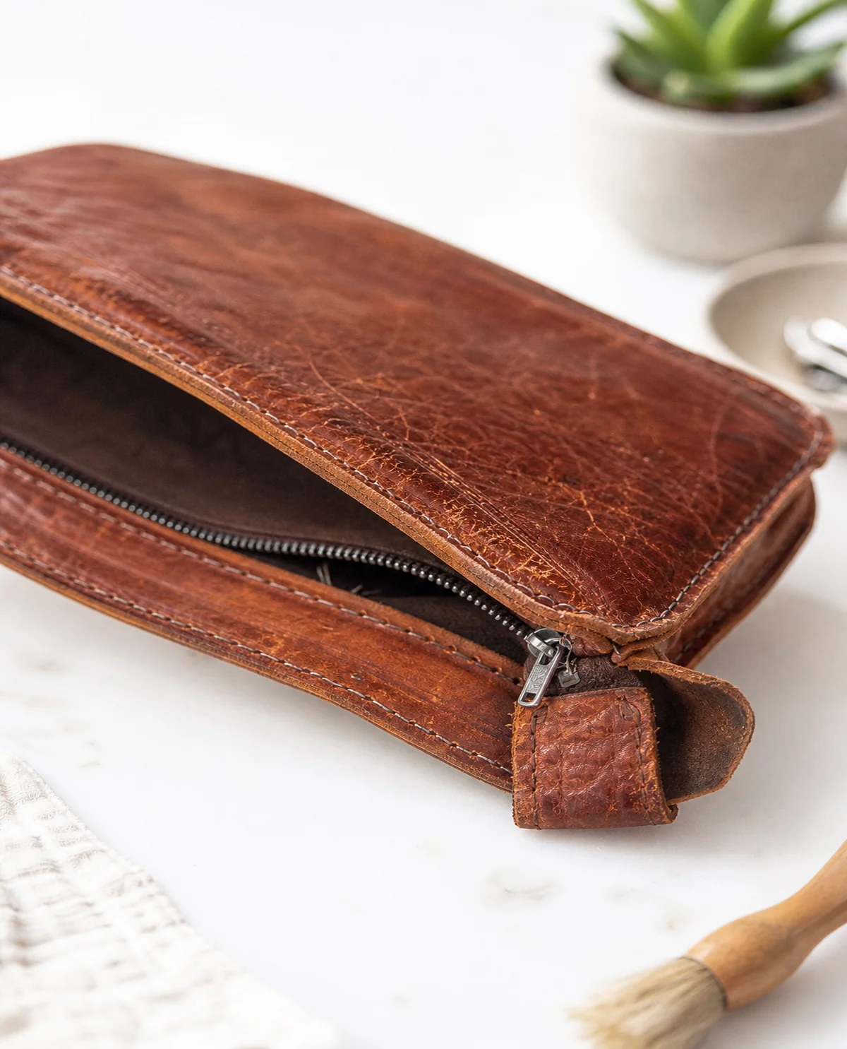 comment réparer un sac en cuir qui s’effrite