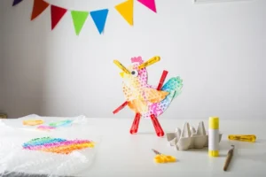 diy poule en carton coloré