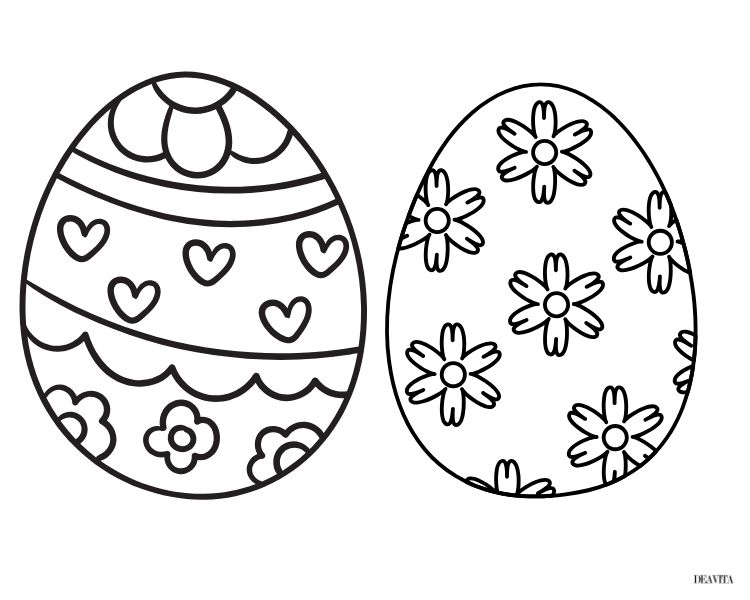 deux œufs de pâques joliment décorés avec des cœurs, des fleurs et des motifs floraux
