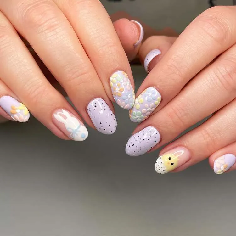 nail art festif qui combine des poussins, des lapins et des fleurs