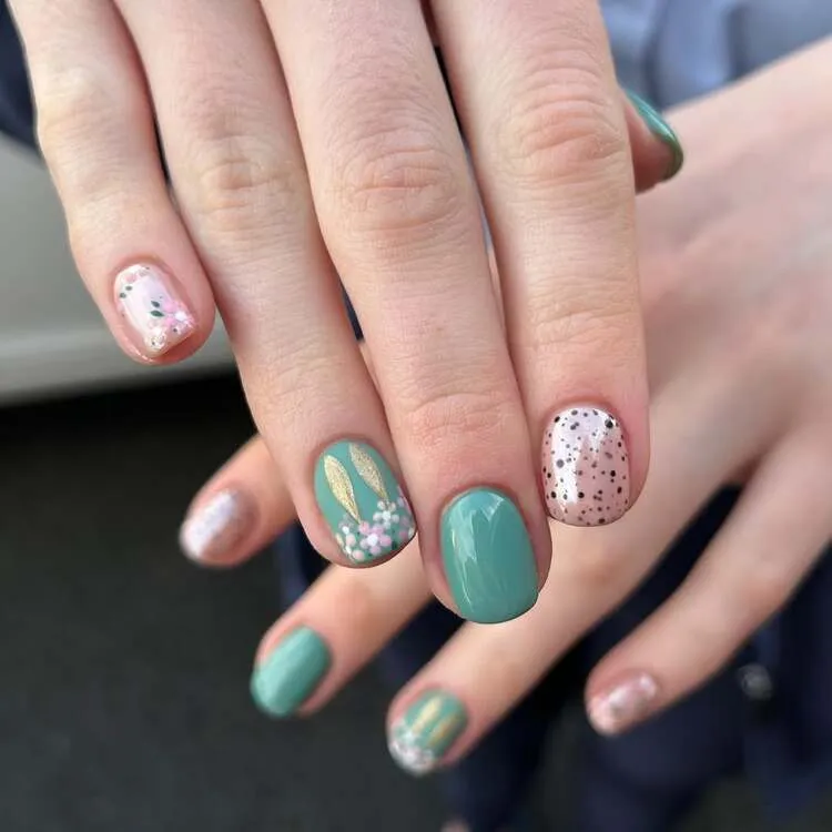 n'hésitez pas à inviter la teinte turquoise menthe sur vos ongles ce printemps
