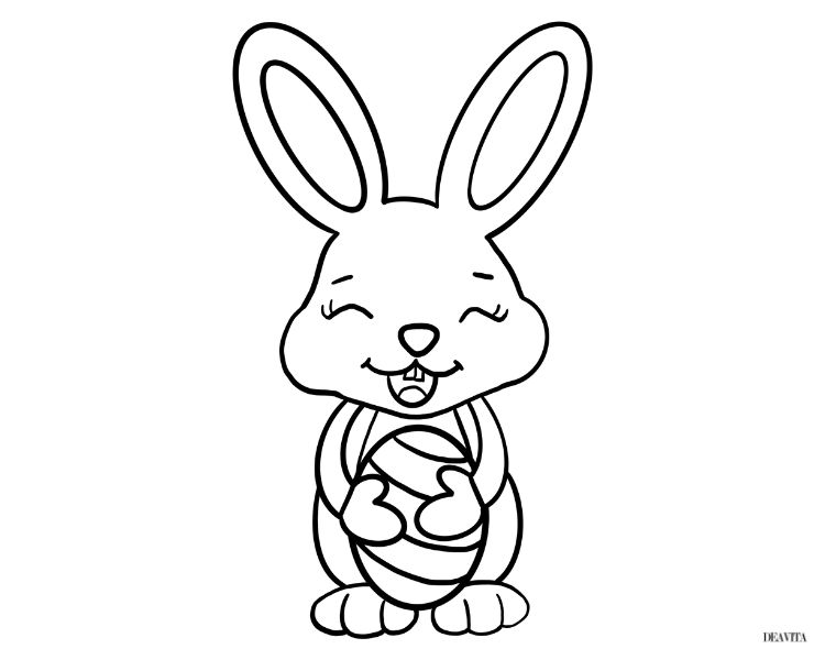 un petit lapin rigolo qui tient un œuf décoré dans ses bras