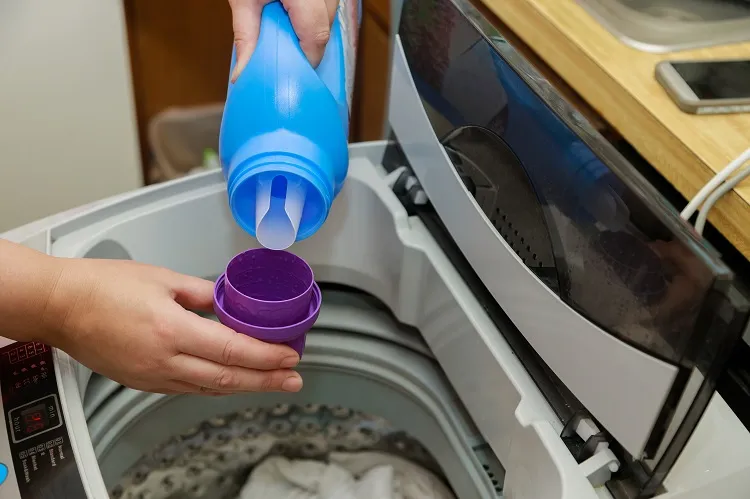 verser la lessive dans le compartiment prévu une mauvaise pratique à arrêter