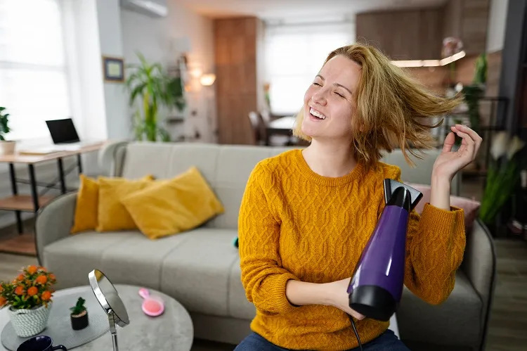 apprendre pourquoi il faut absolument nettoyer un sèche cheveux
