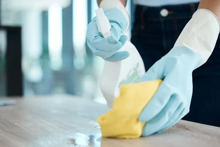 arrêter d'acheter des produits ménagers spécialisés pour chaque surface