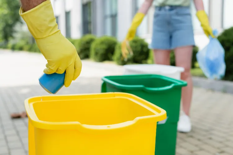 astuces pour enlever les mauvaises odeurs poubelle