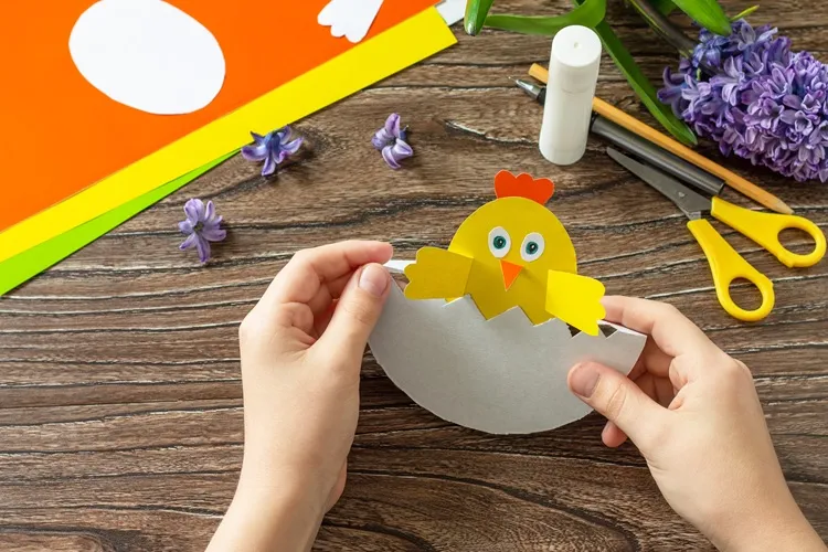 bricolage de pâques facile, poule en papier