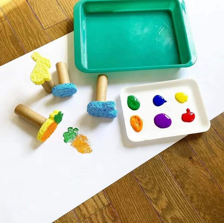 comment faire des tampons à peinture avec des éponges et rouleaux papier toilette