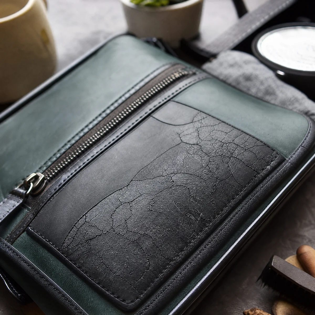 comment réparer un sac en cuir qui s'effrite conseils et astuces