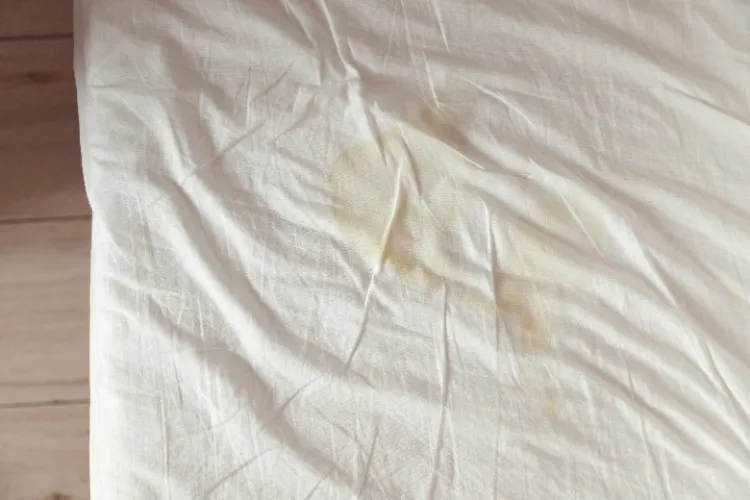 enlever une tache d'urine sur un matelas