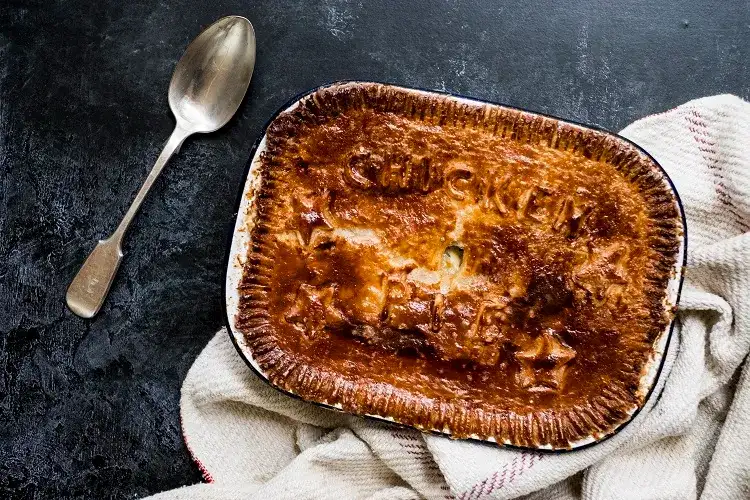 la recette incontournable de tourte au poulet pour les grandes tablées familiales