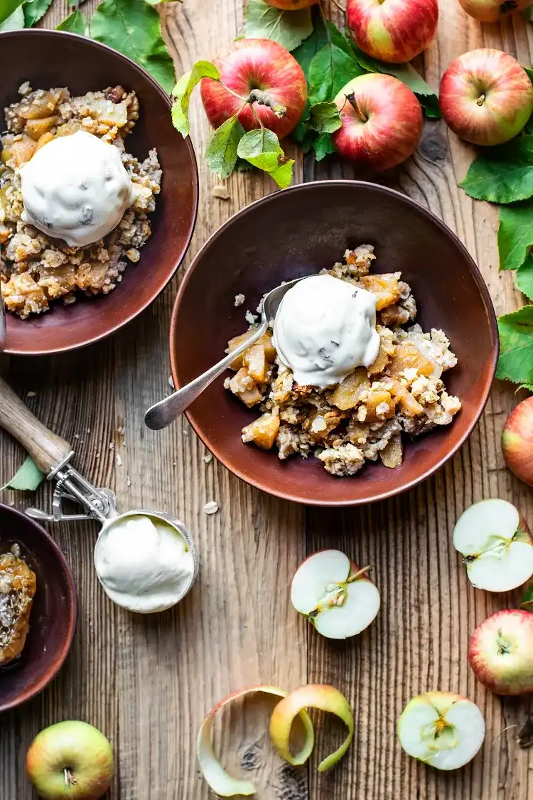 le-crumble-aux-pommes-parfumees-est-un-dessert-reconfortant-pour-enfants-et-adultes