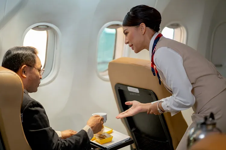 les hôtesses savent aider à rassurer les passagers anxieux
