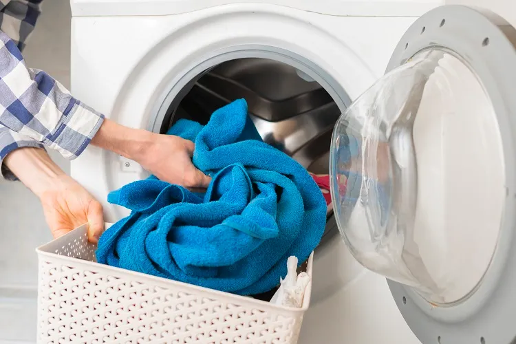 quelles sont les erreurs de lavage courantes évitables qui abîment les vêtements