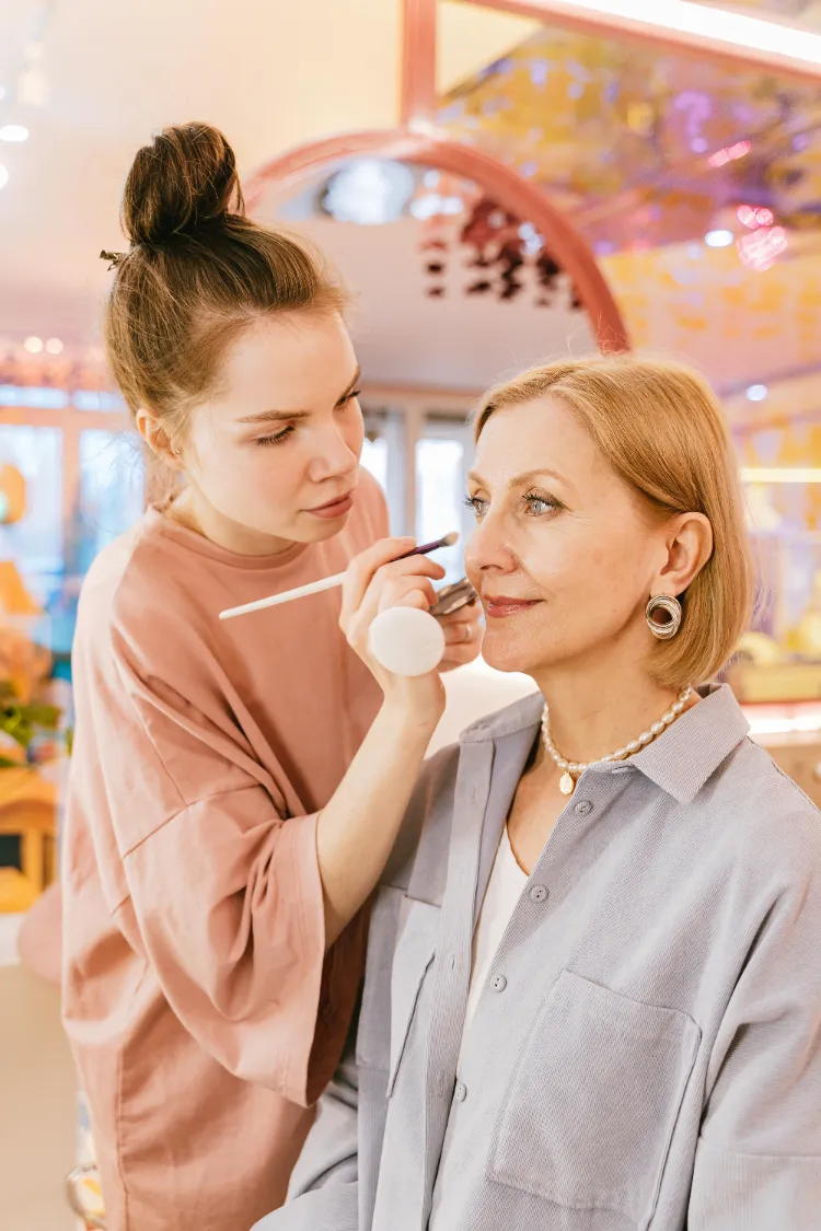 Routine de maquillage pour les femmes de plus de 60 ans
