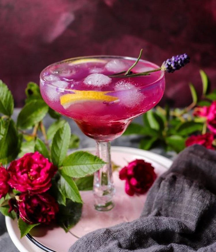 cocktail à la lavande et à la rose