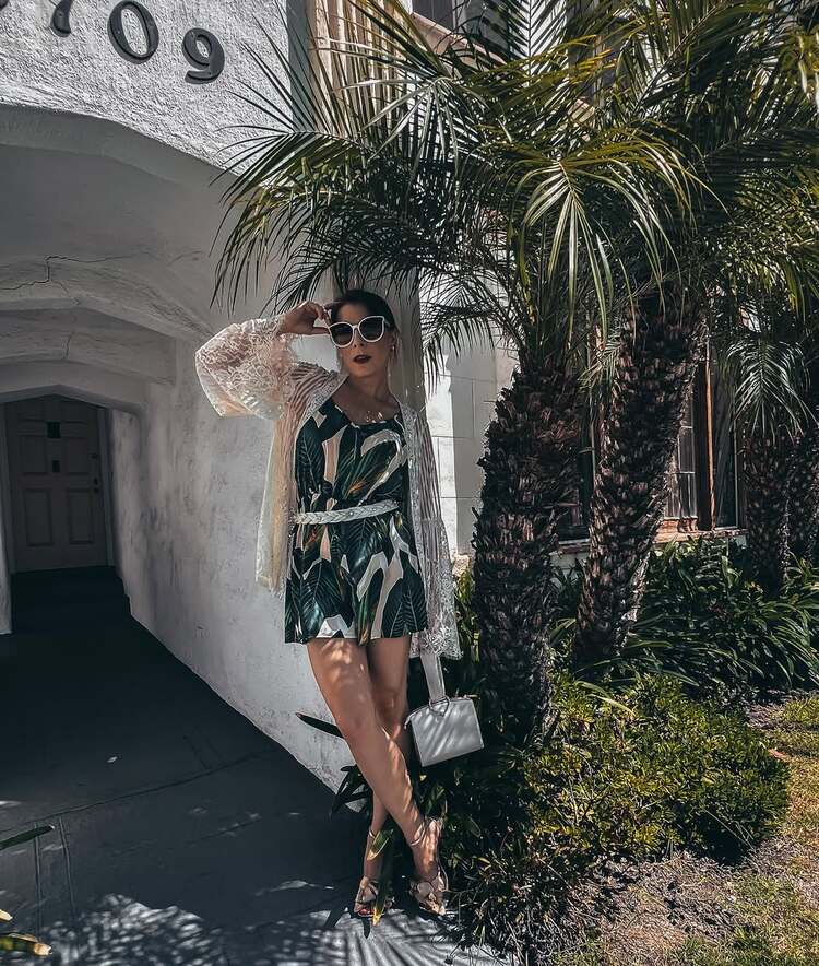 combinaison courte en vert en harmonie avec le kimono pour les filles chics