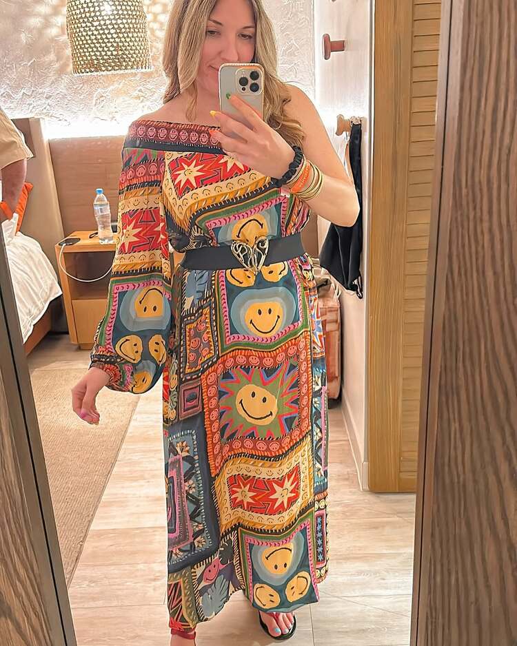 robe colorée aux épaules dénudées qui met le sourire au visage