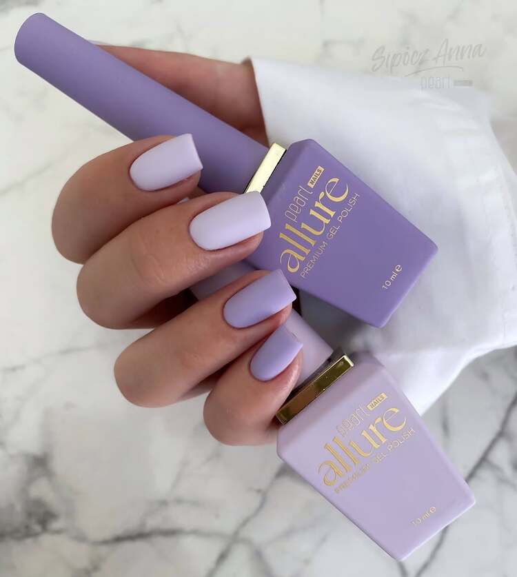 toutes les nuances du lilas sont les bienvenues sur les ongles ce printemps été