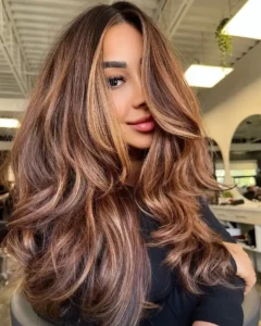 balayage auburn miel une tendance absolue ce printemps 2025