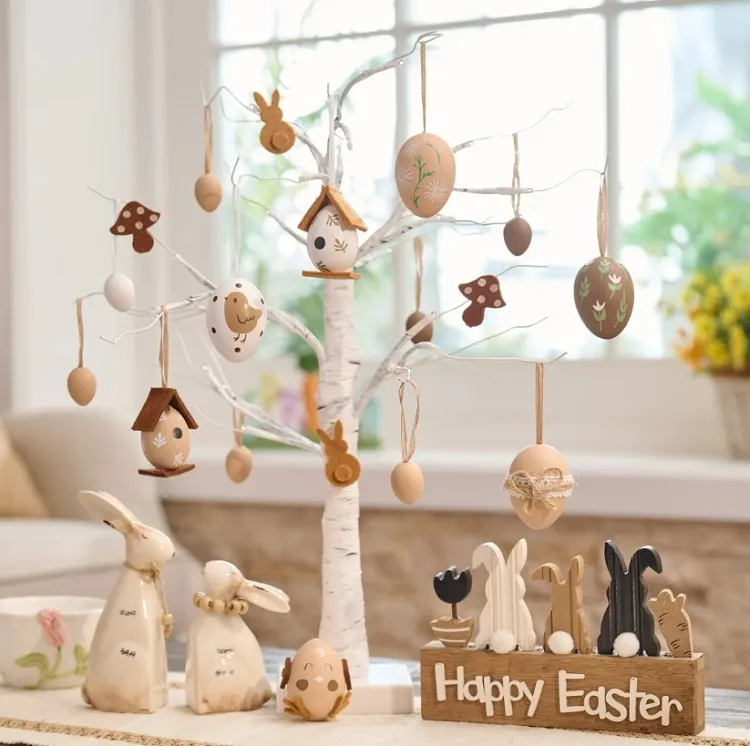 bricolage avec coquilles d'œufs en tant que ornements pour l'arbre de pâques