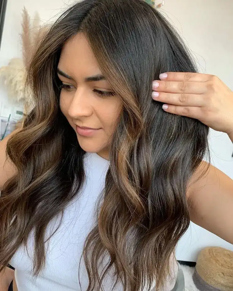 coloration money pieces de couleur noisette sur cheveux bruns