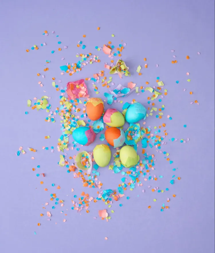 comment faire des cascarones ou des coquilles d'oeufs vides remplis de confettis