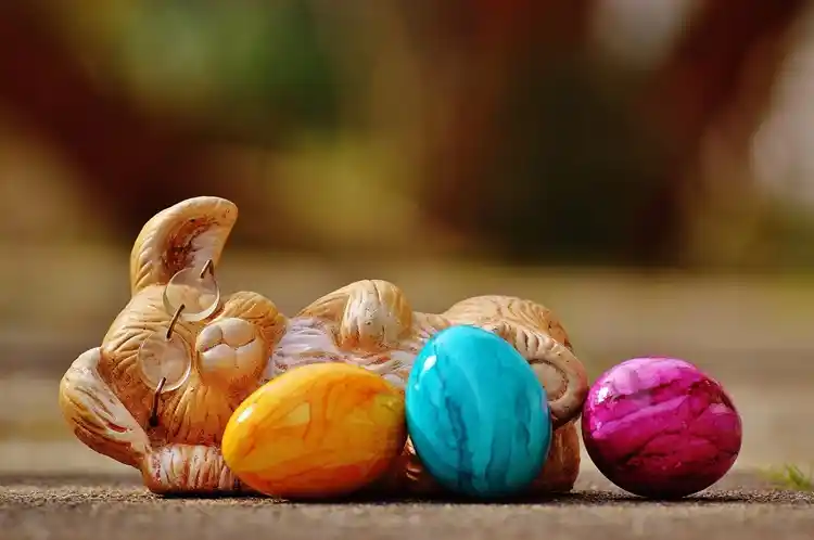 œufs de pâques marbrés