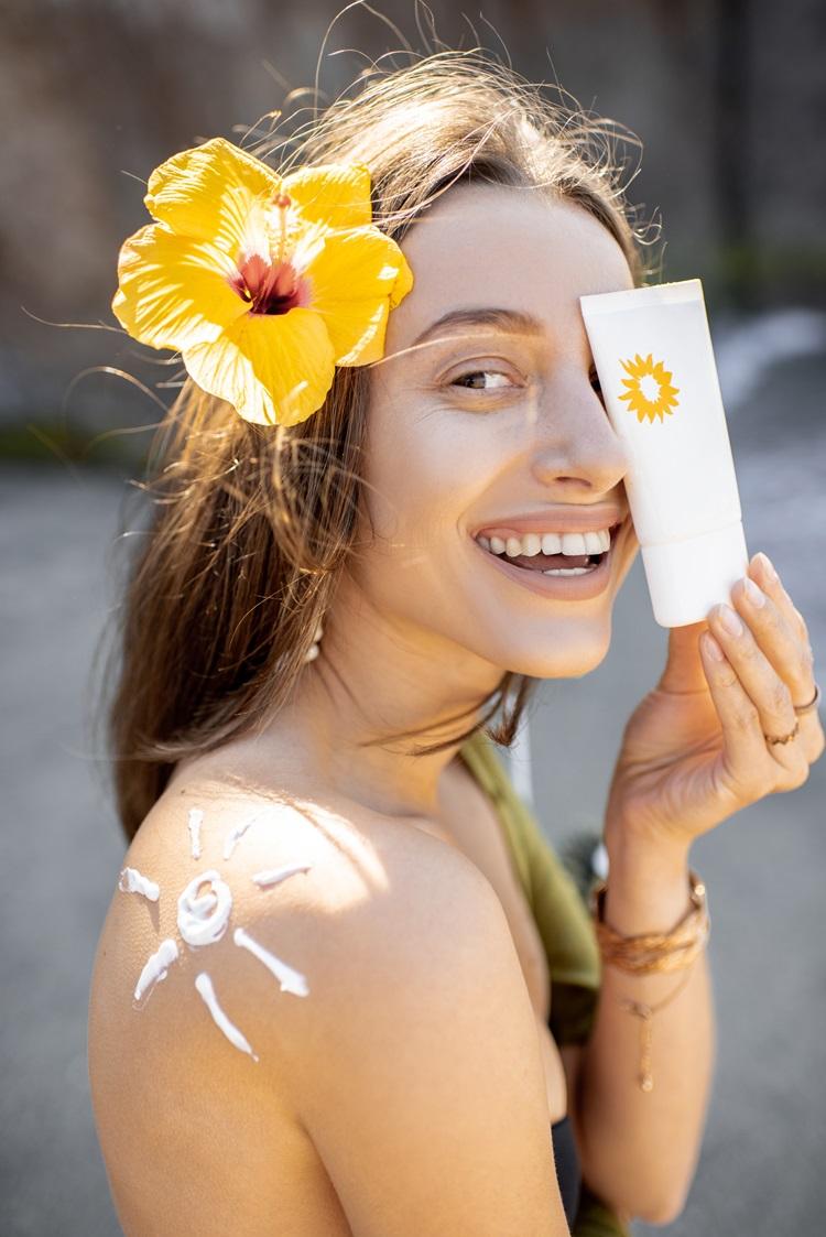 se protéger du soleil avec des crèmes spf naturelles