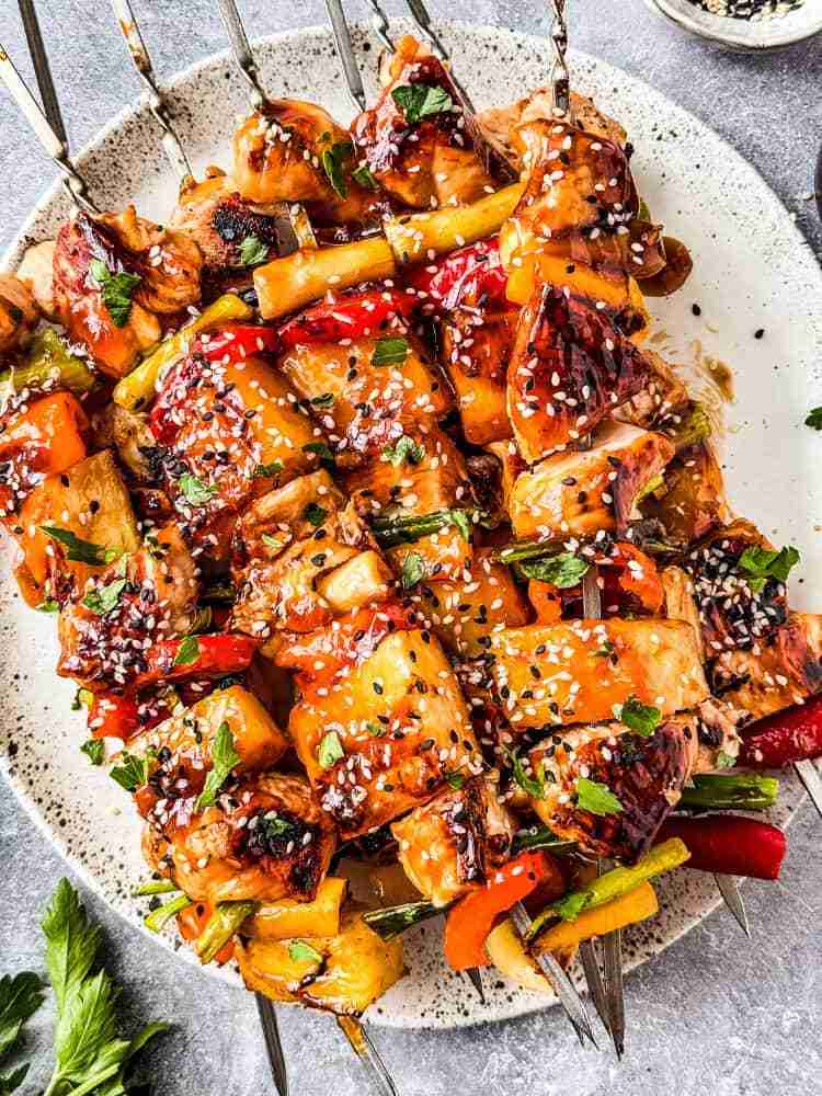 brochettes de poulet grillé à l’ananas et sauce teriyaki